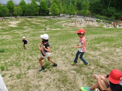 春の遠足　イモ山公園の画像2