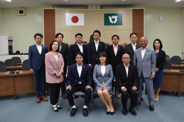 議員集合写真