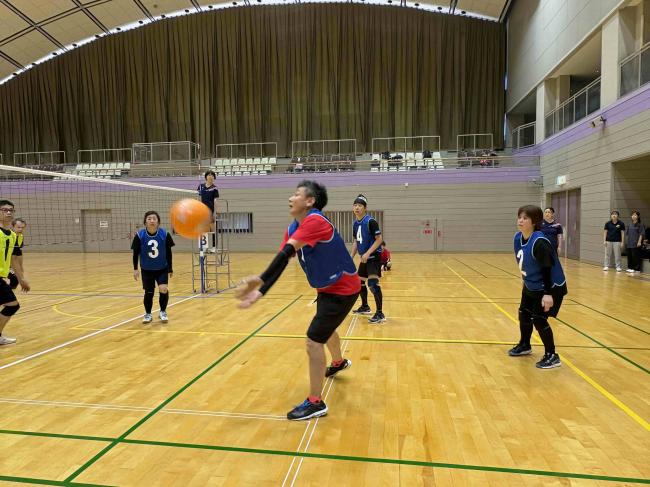 ソフトバレーボール交流会の画像です。