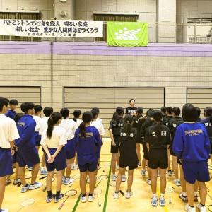 中学生とのバドミントン交流