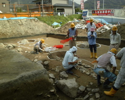 正法寺跡の発掘調査風景の写真