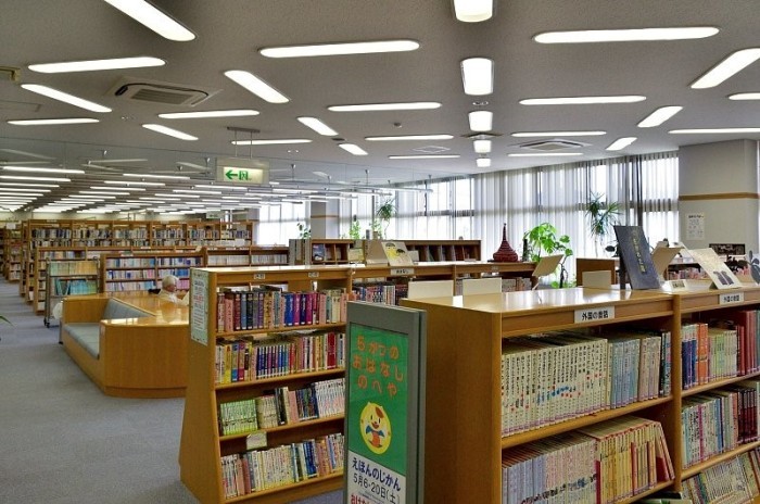 田原図書館内の様子