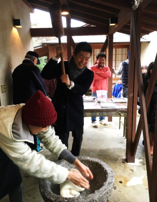 正月の代名詞、「お餅つき」！の画像2