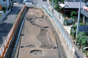 雁屋遺跡のムラを囲む溝の写真